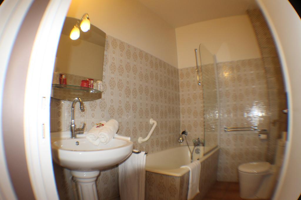 Hotel Raymond VII Cordes-sur-Ciel Rom bilde